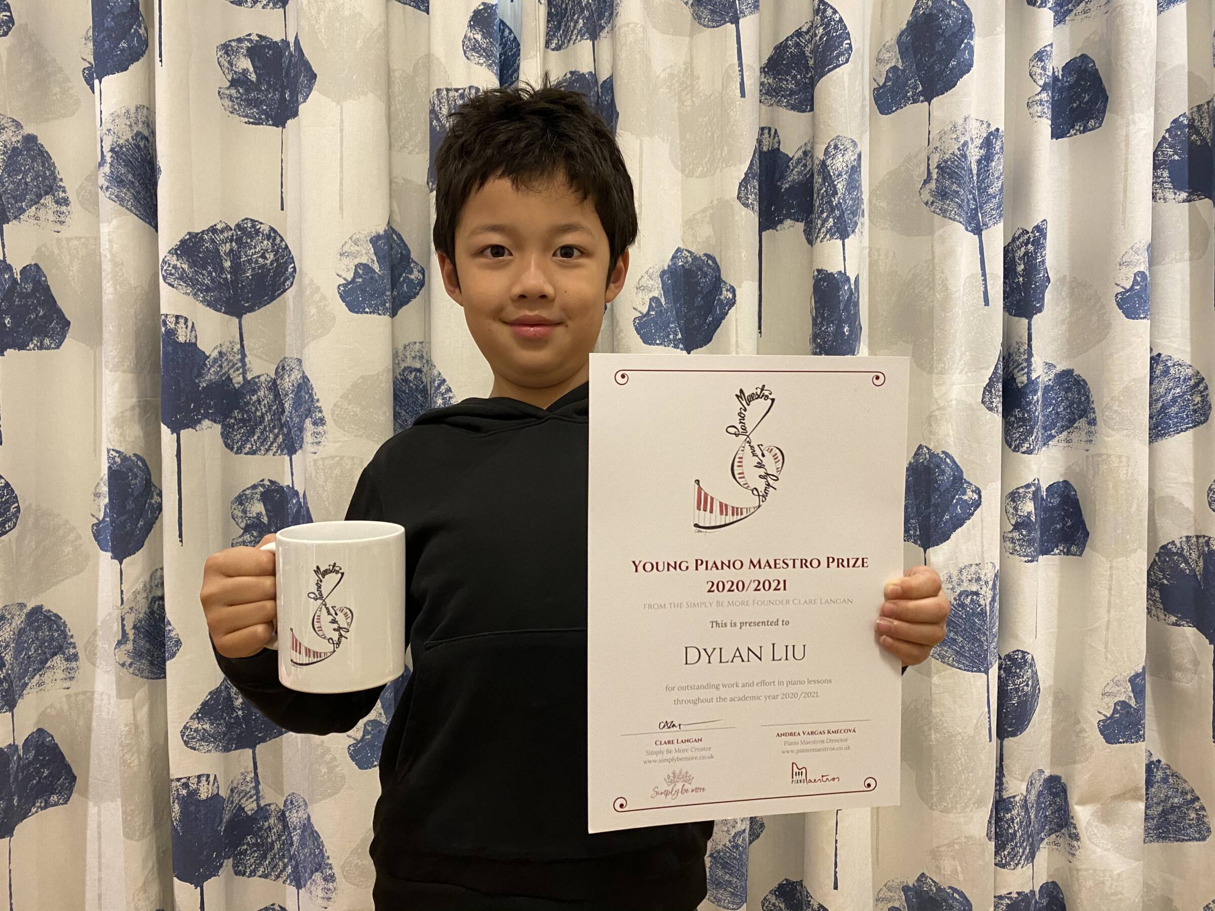 Every year will give the Young Piano Maestro Award to the student who has shown the most effort throughout the academic year.